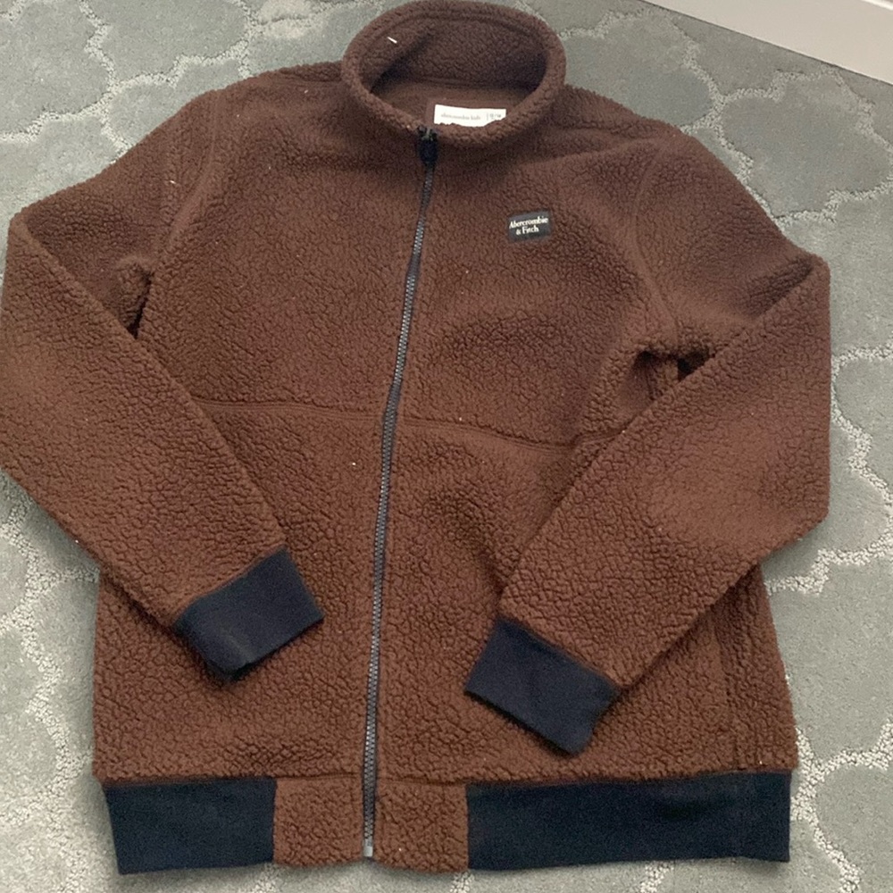 A like new brown Abercrombie kids brown zip up. Sherpa material.